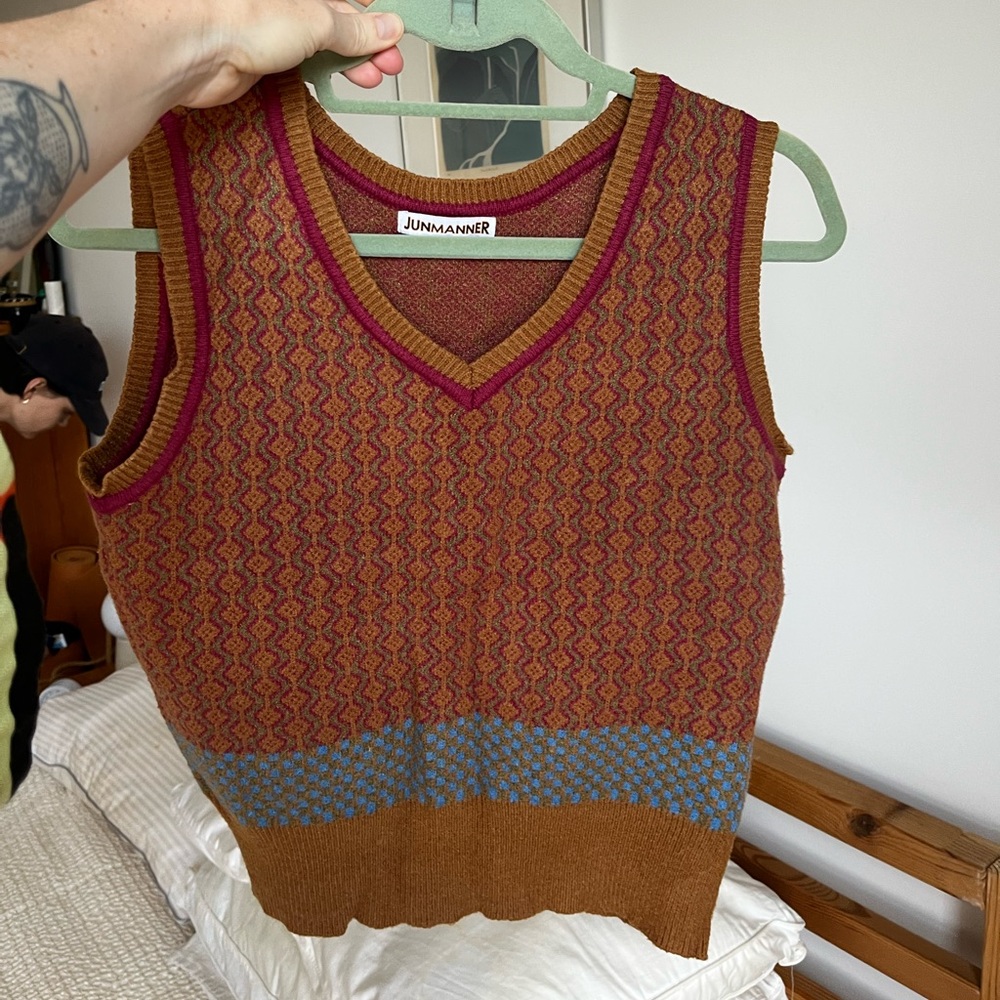 Sweater vest